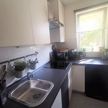 Summer Escape With Free Street Parking Apartament