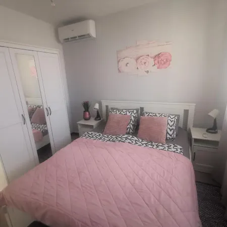 Summer Escape With Free Street Parking Apartament