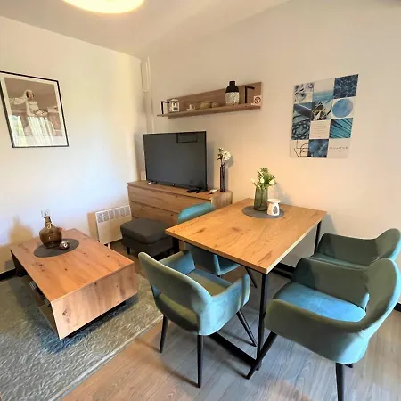 Apartment Summer Escape With Free Street Parking *