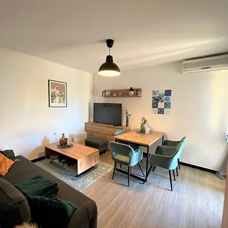 Summer Escape With Free Street Parking Rovinj