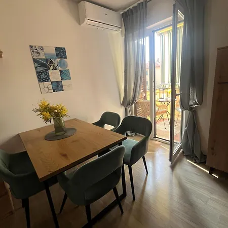 Summer Escape With Free Street Parking Rovinj