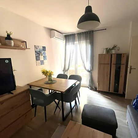 Summer Escape With Free Street Parking Apartament *